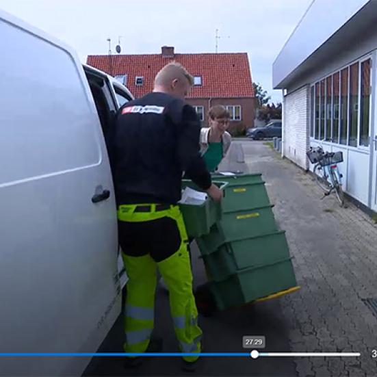 TV2Bornholm fik sved på panden på sin dag på biblioteket - se Bornholm knokler på biblioteket