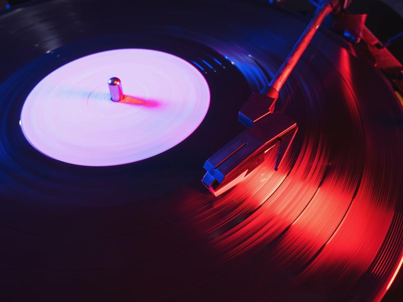 Lytteklub for Rytmisk Musik er på banen igen - 29. oktober og 3. december 2025. Rønne Bibliotek