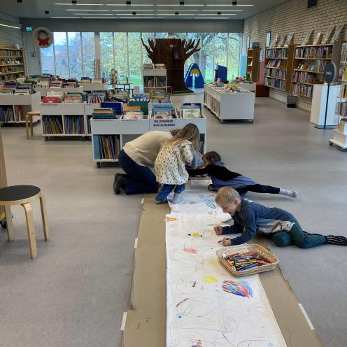 Højtlæsning for mere end 150 børnehavebørn!