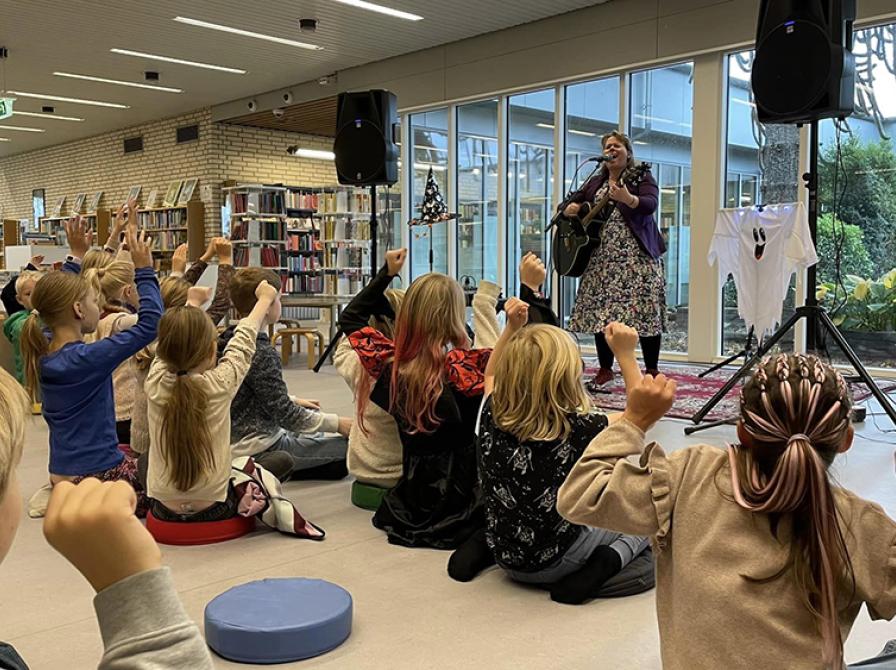 Koncert med Rimraketten i Rønne Bibliotek